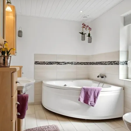 - 500m From The Sea By Interhome * Hals