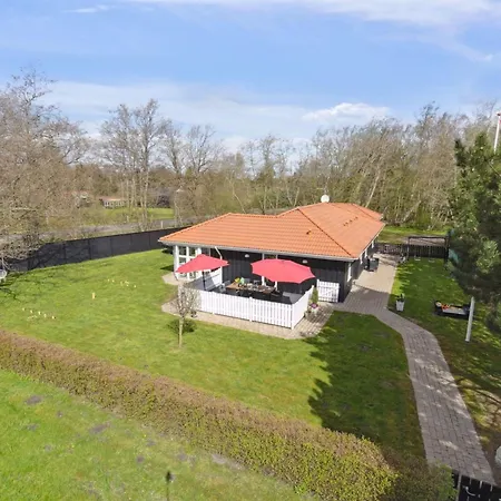 - 500m From The Sea By Interhome Hals