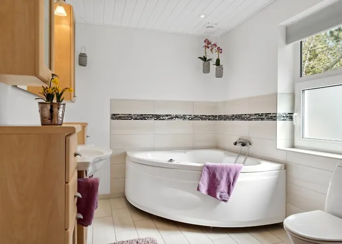 - 500m From The Sea By Interhome Hals